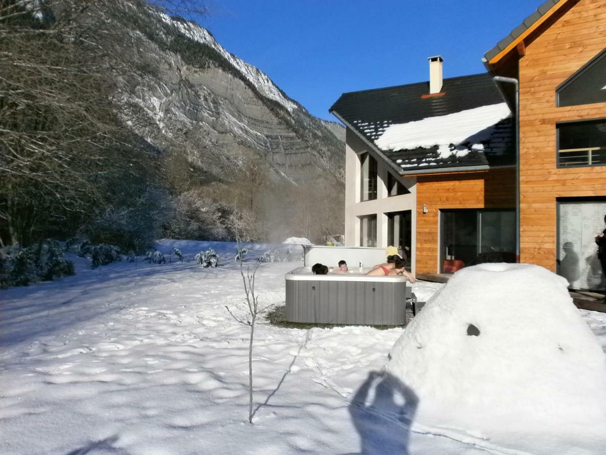 #Lemasdoisans Au Pied De L'Alpe D'Huez Via Bourg D'Oisans L'Etoile Des Glaciers Le Bourg-d'Oisans Luaran gambar